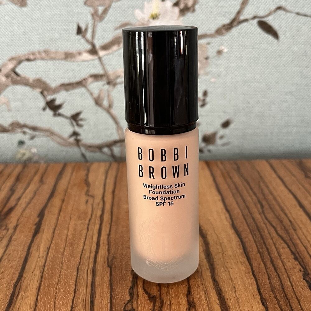 Bobbi Brown Weightless Skin Foundation SPF 15 C-024 Ivory